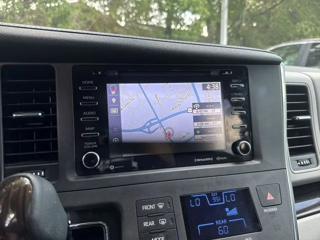 Used 2018 White Toyota XLE image 24