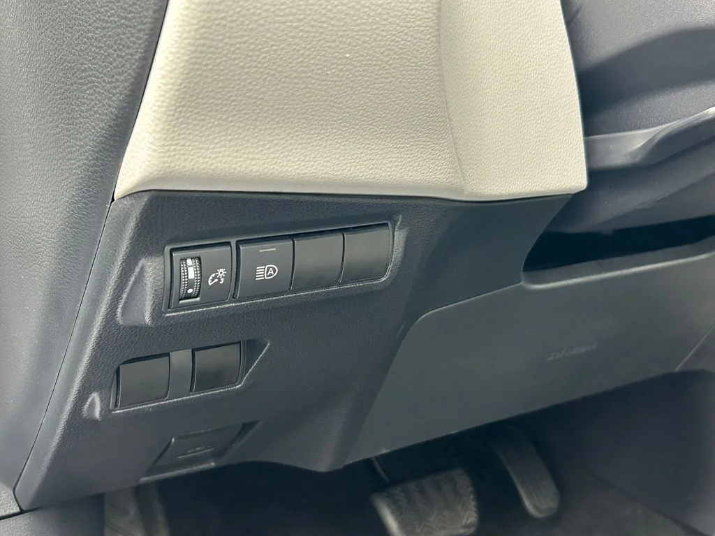 Used 2025 Silver Toyota L image 14