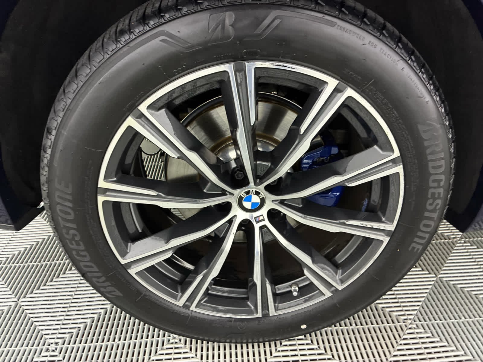 Used 2026 Tanzanite Blue II Metallic BMW xDrive40i image 13