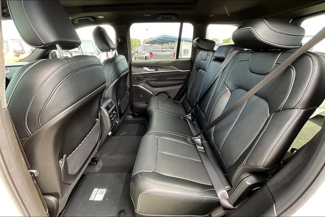 2025 Jeep Grand Cherokee Overland - Photo 10