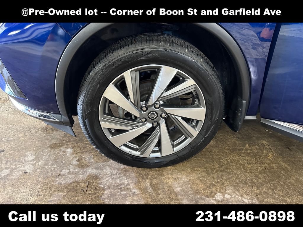 Used 2020 Blue Nissan SL image 11