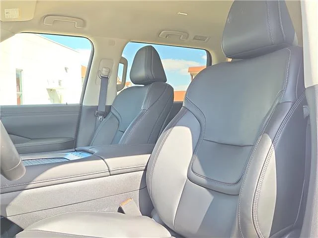 Used 2026 Aspen White Tricoat Nissan SV 4x2 image 9