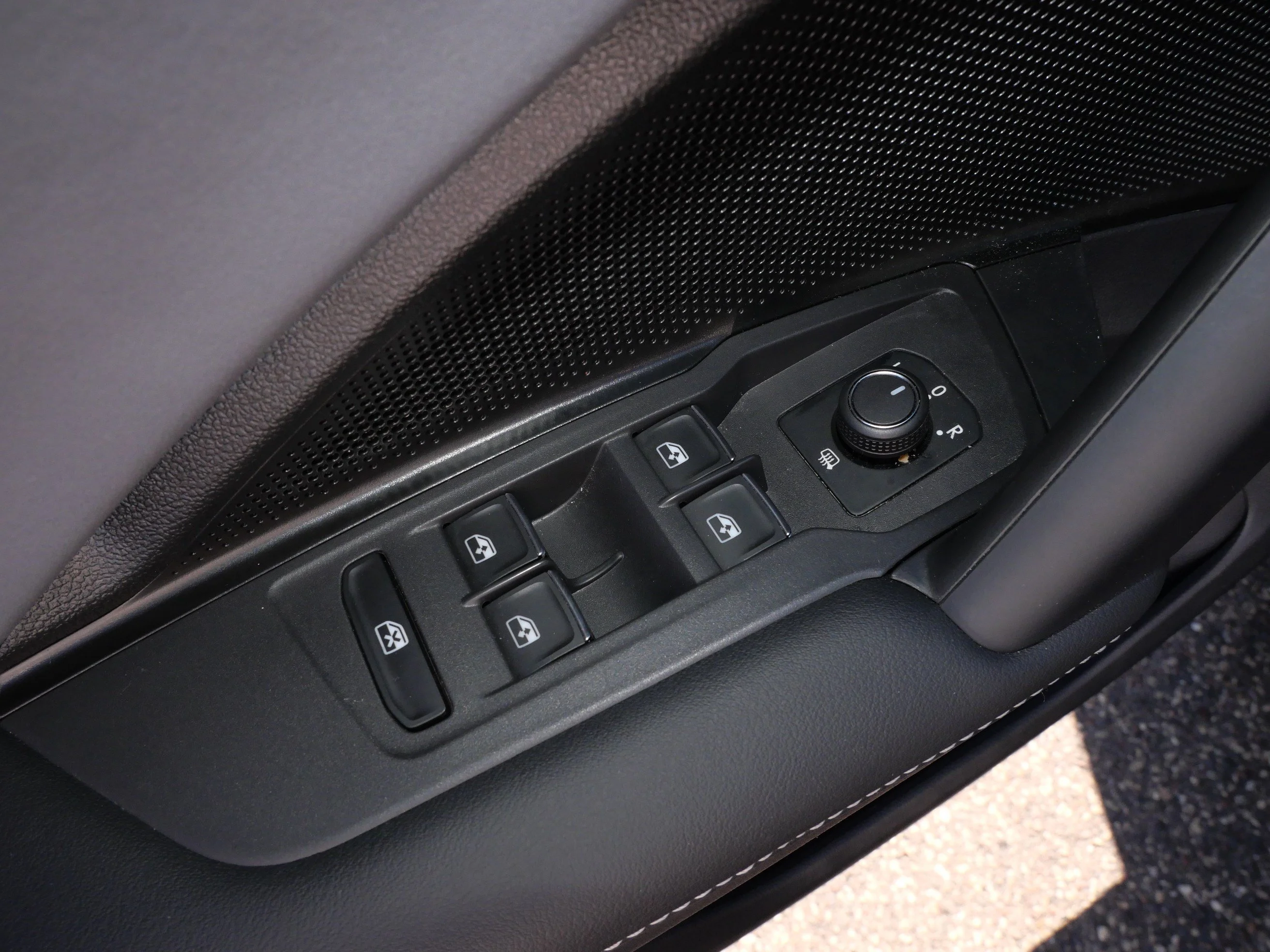 Certified Used 2025 Deep Black Pearl Volkswagen SE image 19