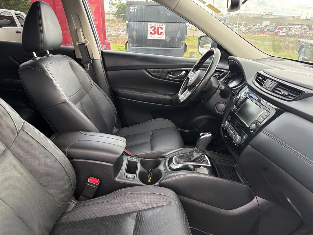 Used 2018 Gray Nissan SL image 22