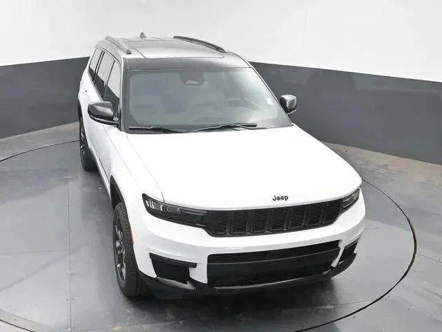 New 2025 Bright White Clear-Coat Exterior Paint Jeep Limited image 44