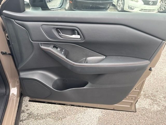 Used 2025 Beige/tan Nissan Rock Creek image 13