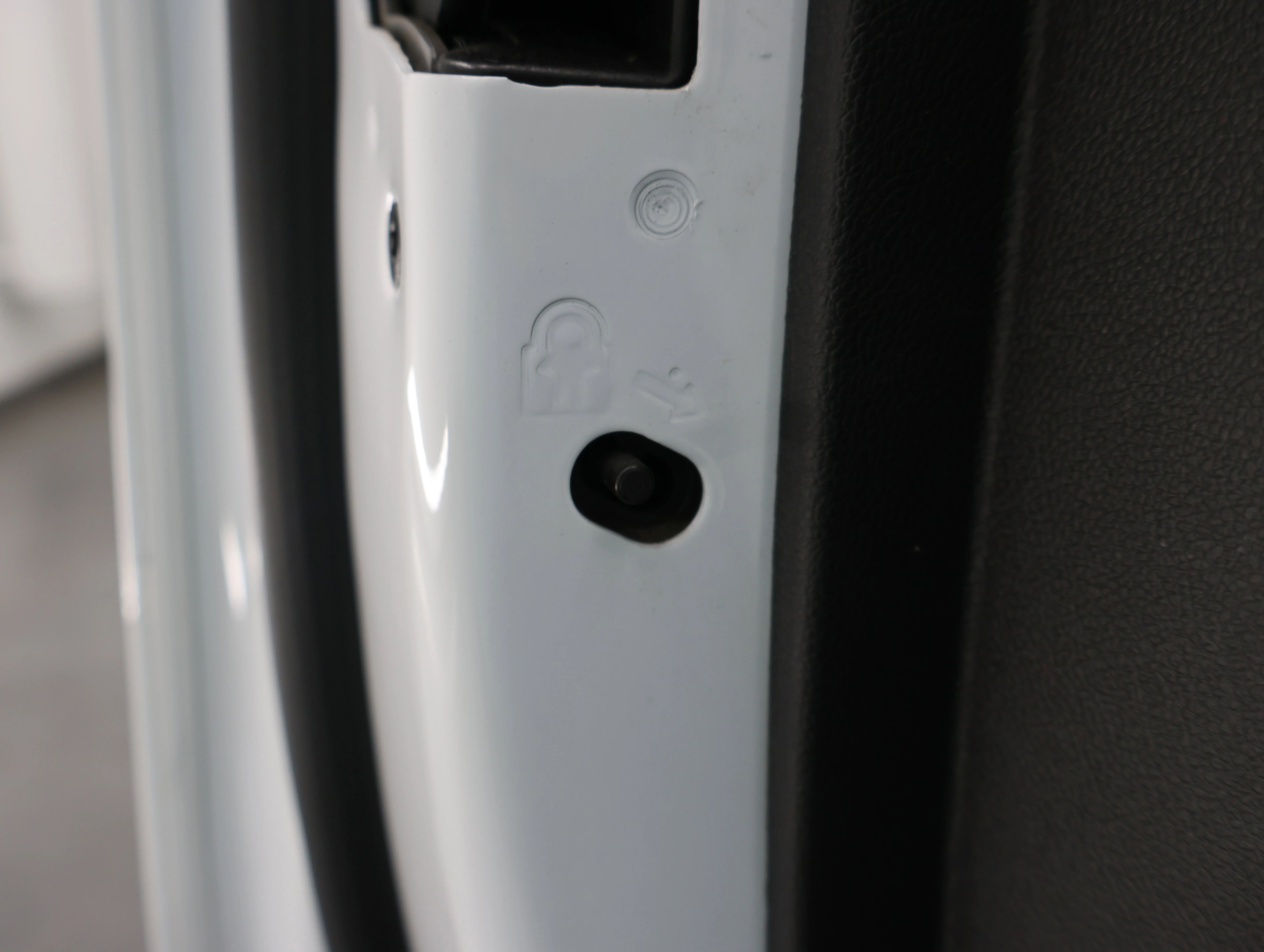 Used 2022 Summit White GMC AT4 image 39
