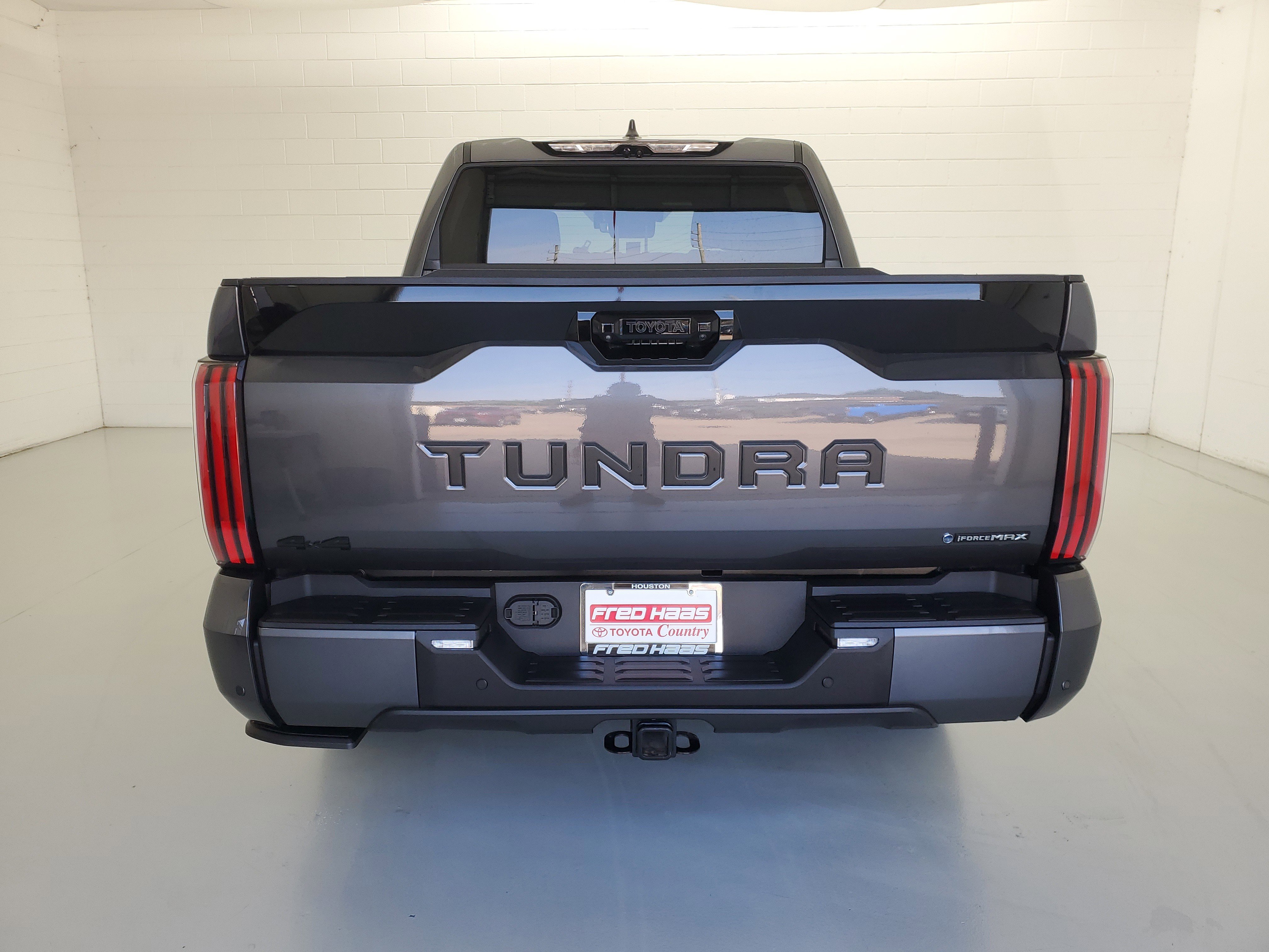 Used 2025 Magnetic Gray Metallic Toyota Platinum image 6