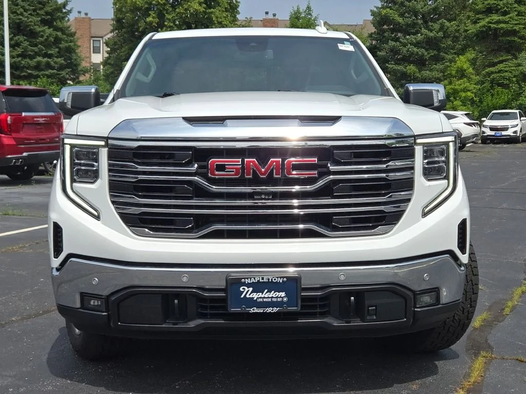 Used 2022 White GMC SLT image 6