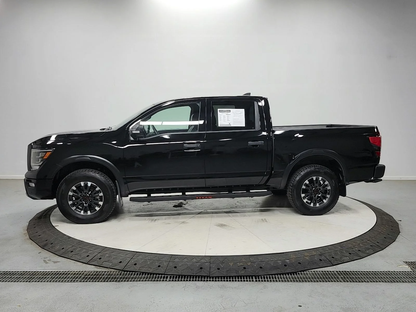 Used 2024 Black Nissan PRO-4X image 4