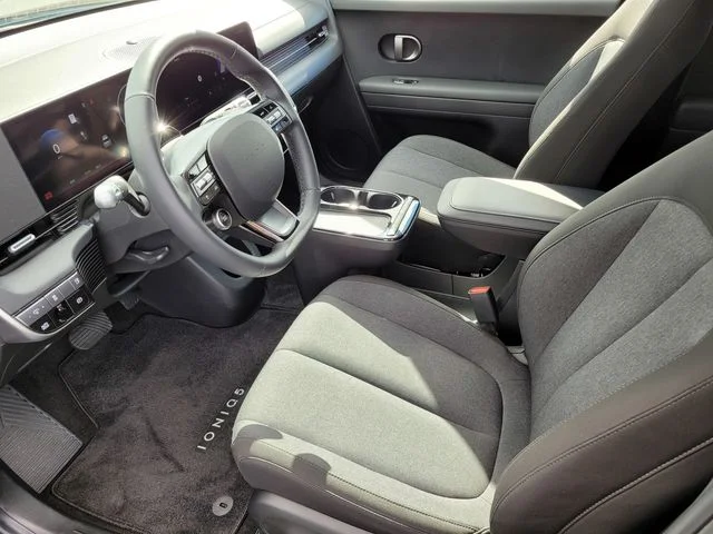 2025 Hyundai IONIQ 5 SE - Photo 12