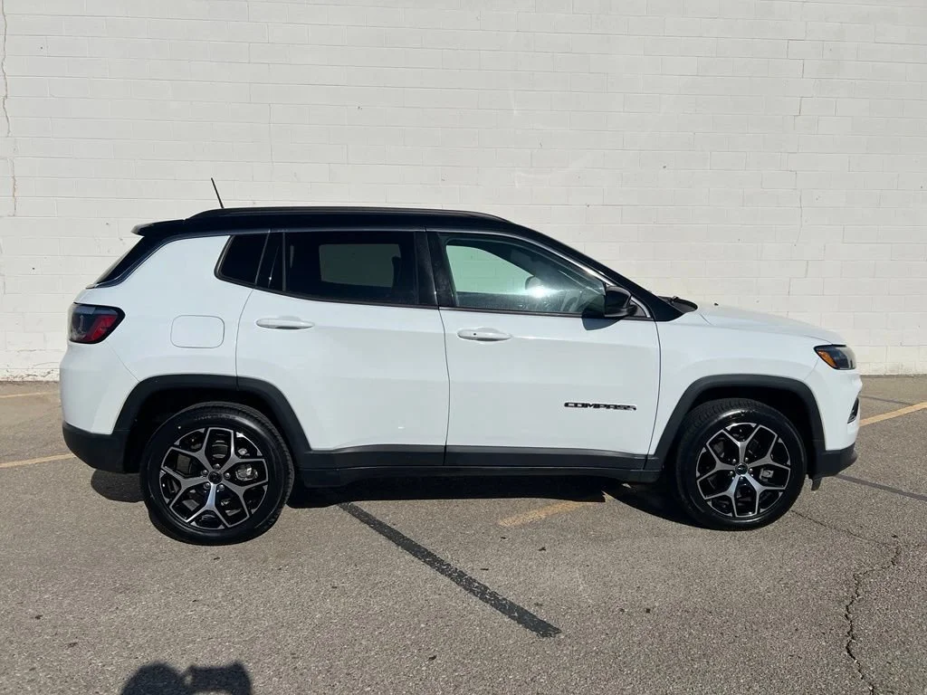 Used 2025 White Jeep Limited image 9