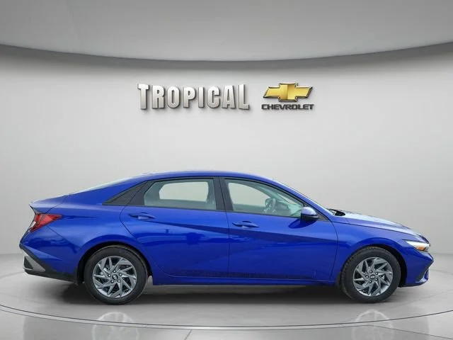 Used 2024 Blue Hyundai SEL image 6