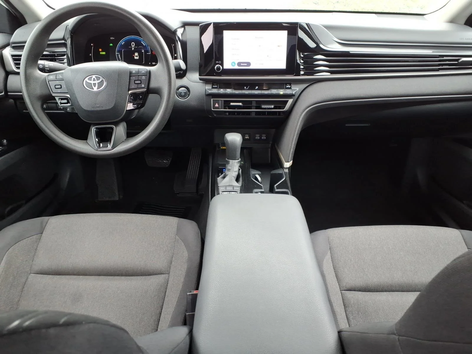 Used 2025  Toyota LE image 17