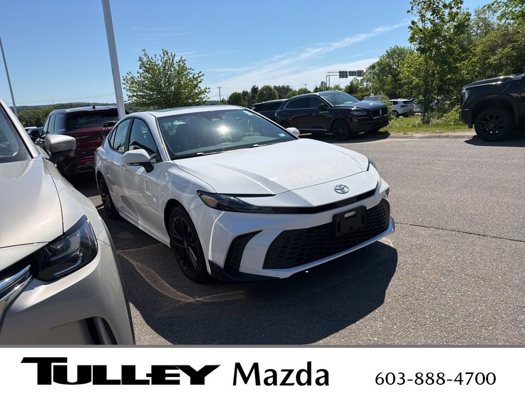 2025 Toyota Camry SE AWD Hybrid's photo