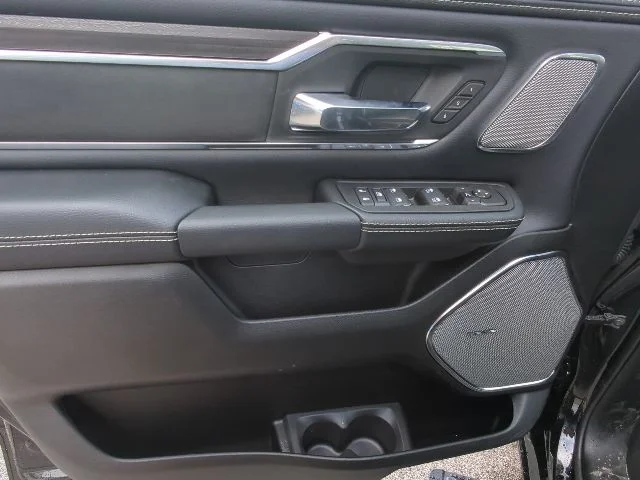 New 2026 Diamond Black Crystal Pearl-Coat Exterior Paint RAM Laramie image 15