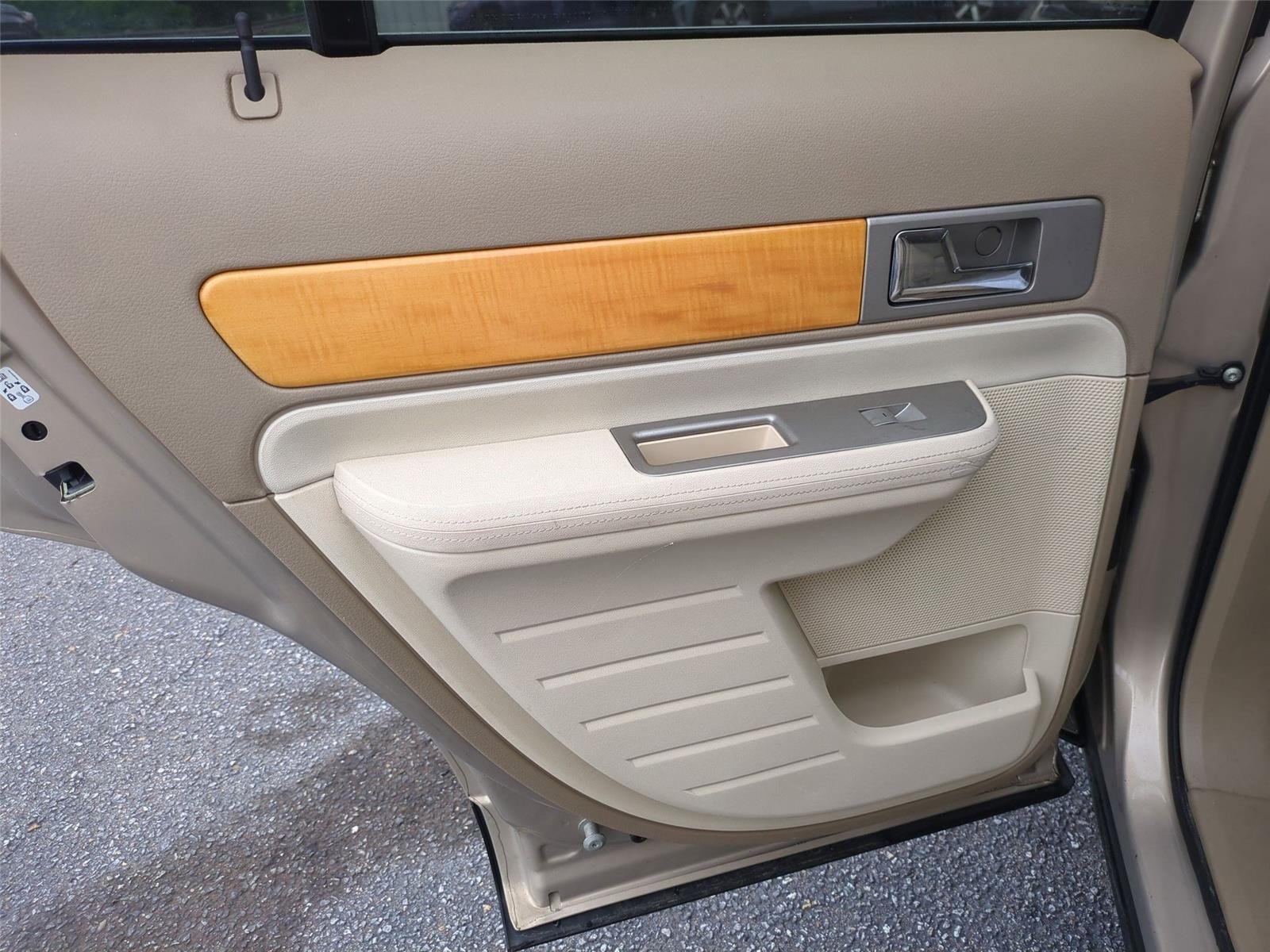 Used 2007  Lincoln  image 28