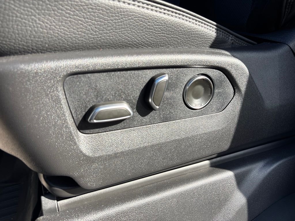 Used 2025 Silver GMC Denali image 15