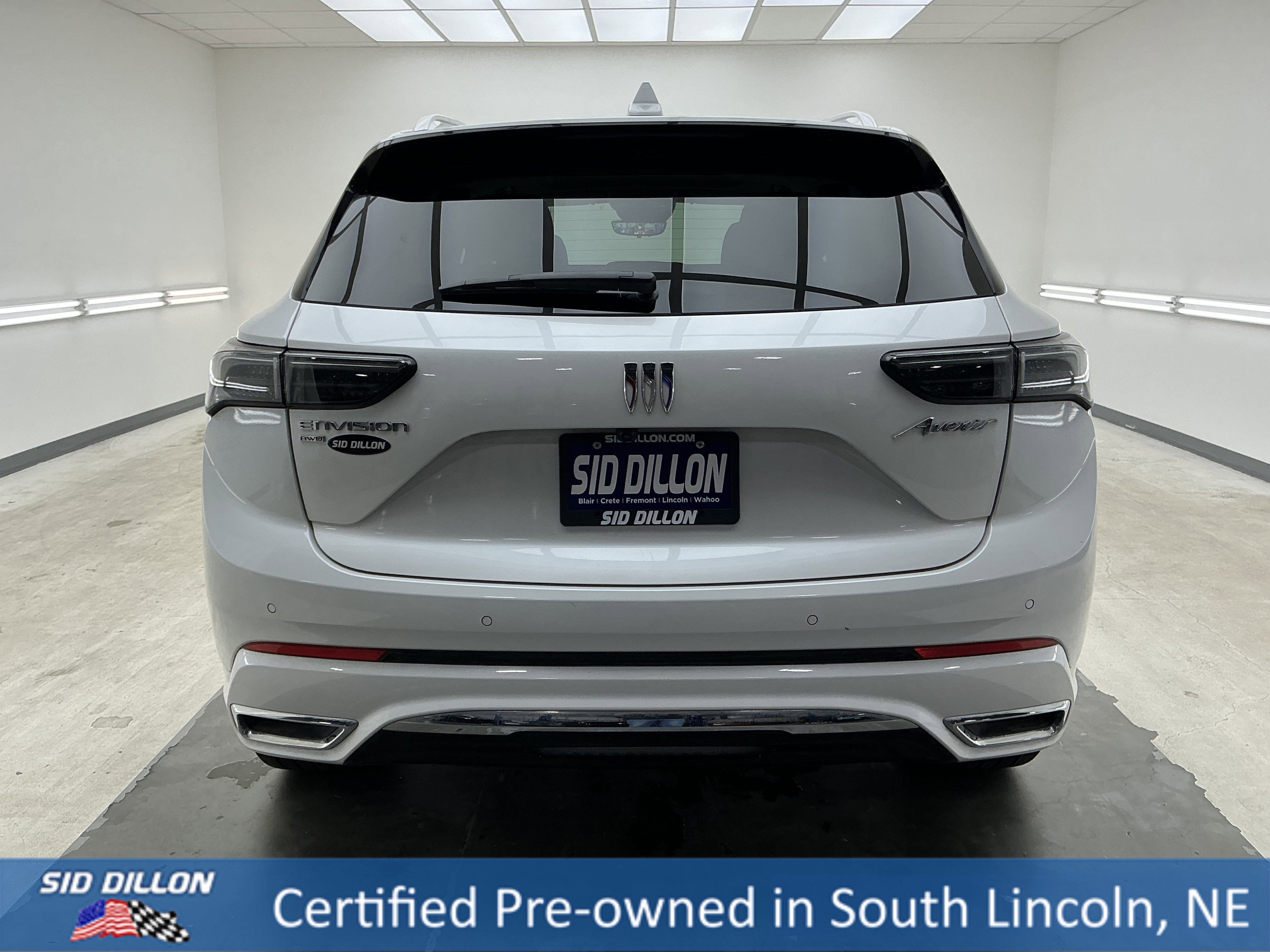 Certified Used 2025 White Frost Tricoat Buick Avenir image 5