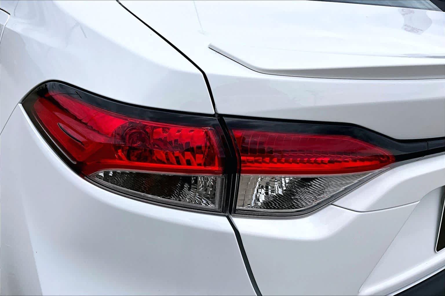 Used 2024 Ice Cap Toyota SE image 27