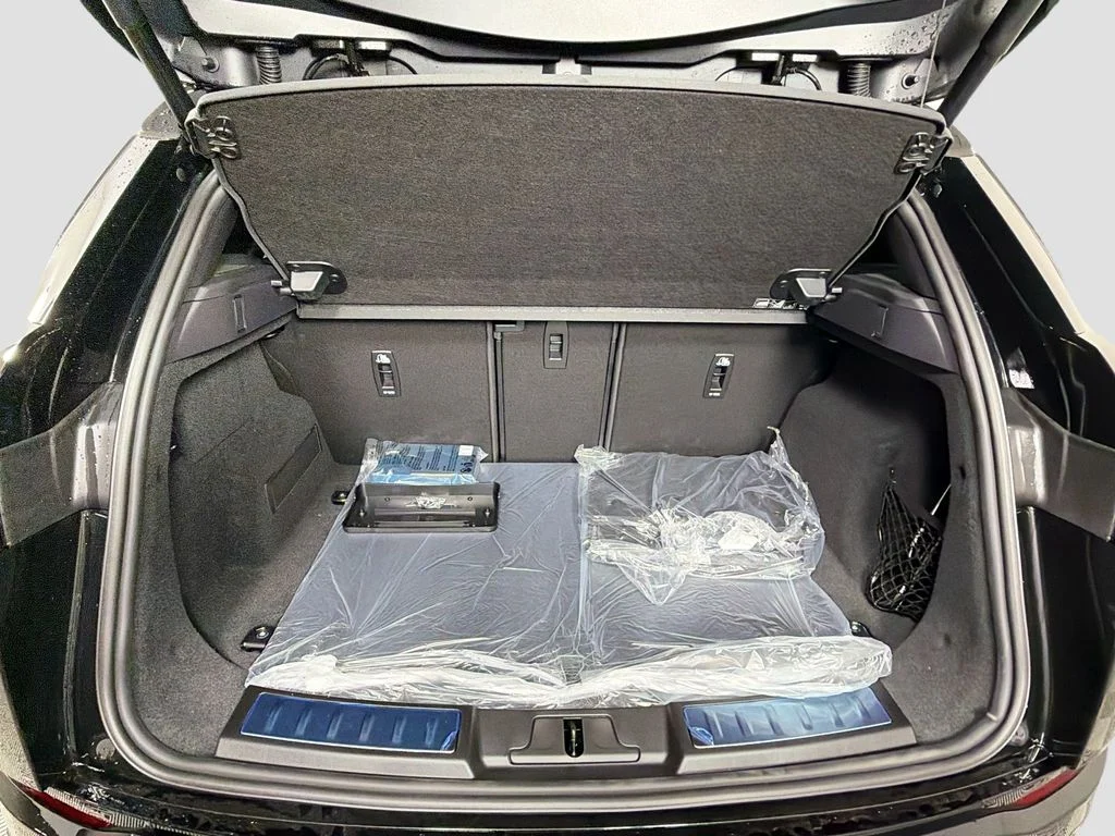 New 2026 Santorini Black Land Rover Hoxton Edition image 28