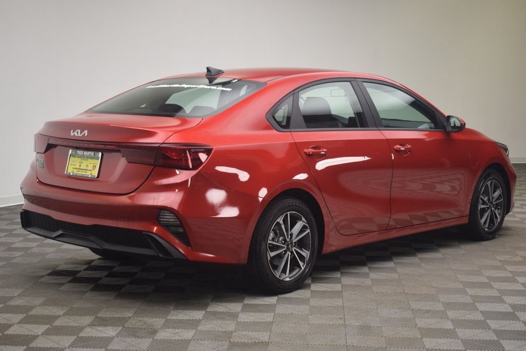 Used 2024 Currant Red Kia LXS image 5
