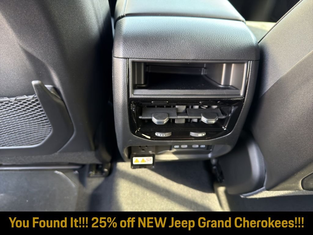 New 2026 Silver Zynith Exterior Paint Jeep Altitude image 22
