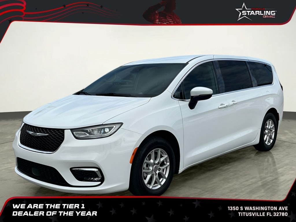 2023 Chrysler Pacifica Touring L's photo