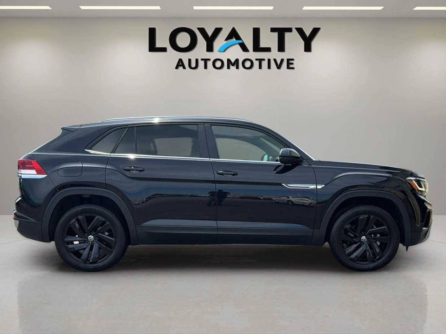 Used 2023 BLACK                     VOLKSWAGEN 3.6L V6 SE W/TECHNOLOGY F image 6