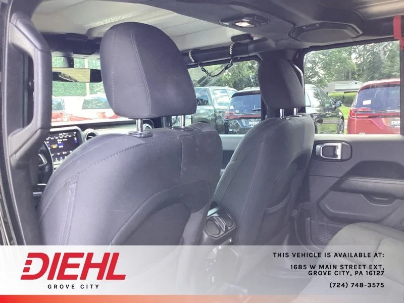 Used 2018 Black Jeep Unlimited Sahara image 13