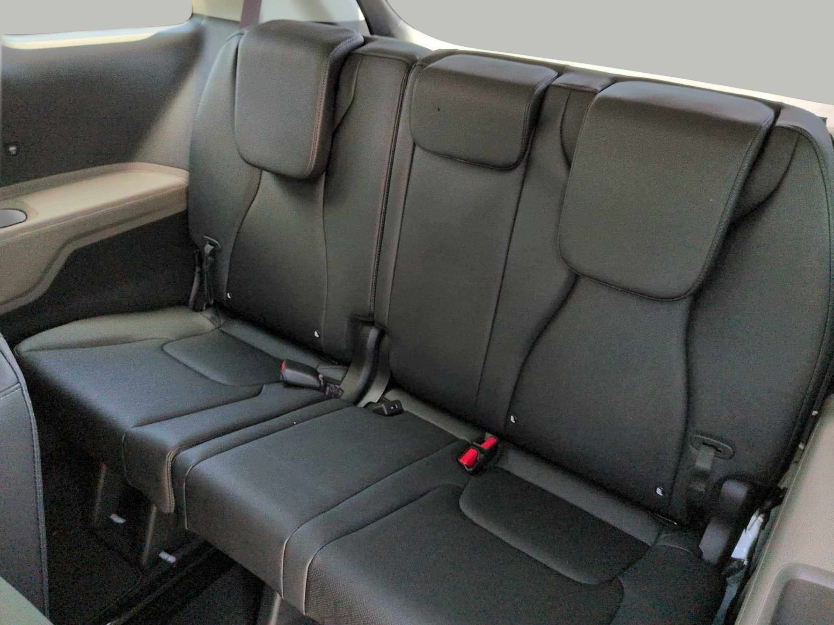 New 2027 Ceramic Silver Kia LXS image 16