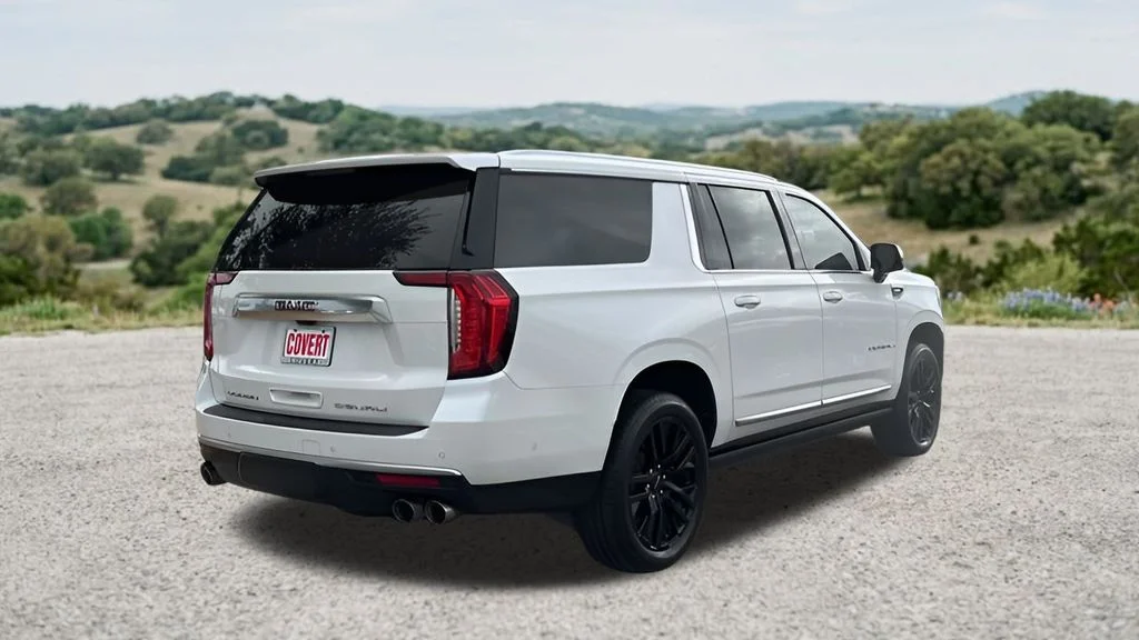 Used 2023 White GMC Denali image 9