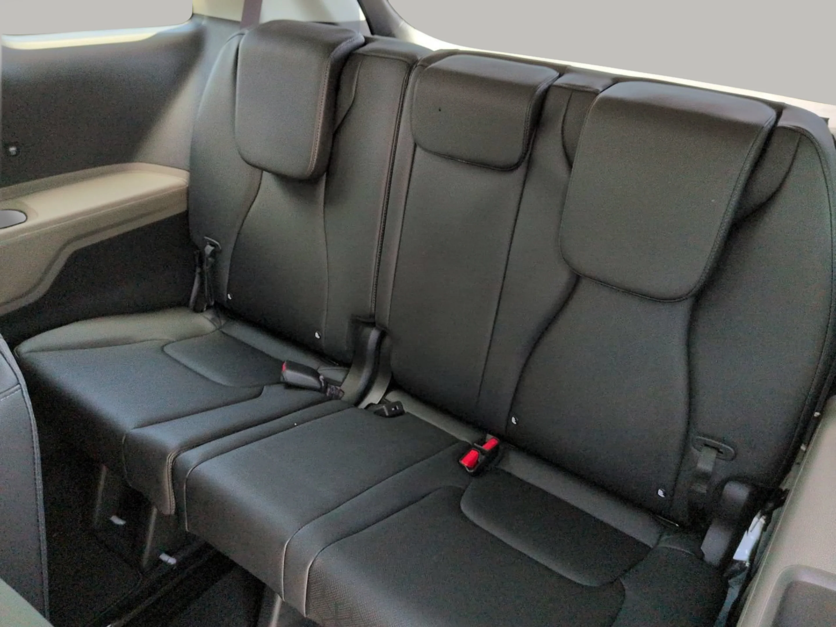 New 2027 Ceramic Silver Kia LXS image 16