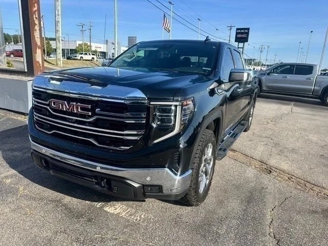 Used 2024 Onyx Black GMC SLT image 4