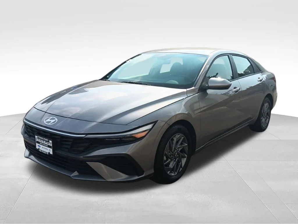 Used 2024 Fluid Metal Hyundai SEL image 3