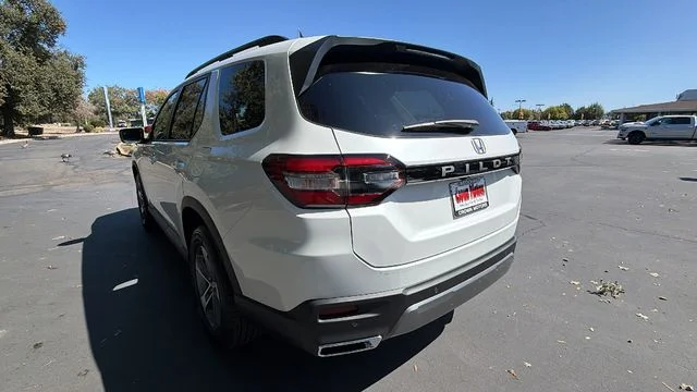 New 2026 Platinum White Pearl Honda 2WD EX-L image 6