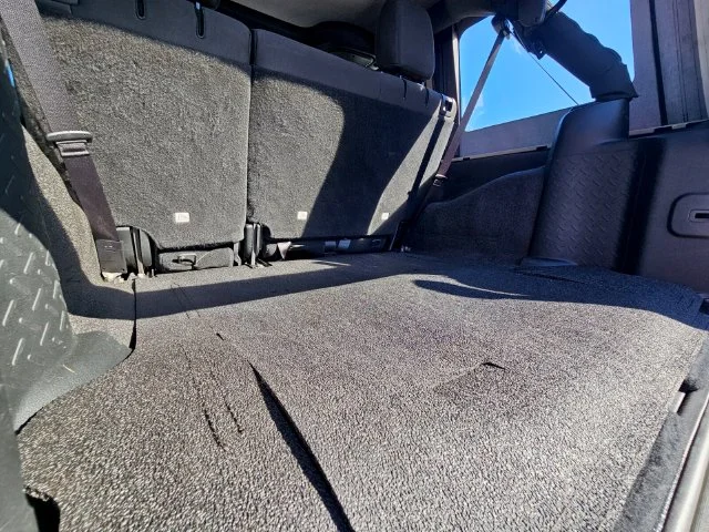 Used 2018  Jeep Unlimited Sport image 27