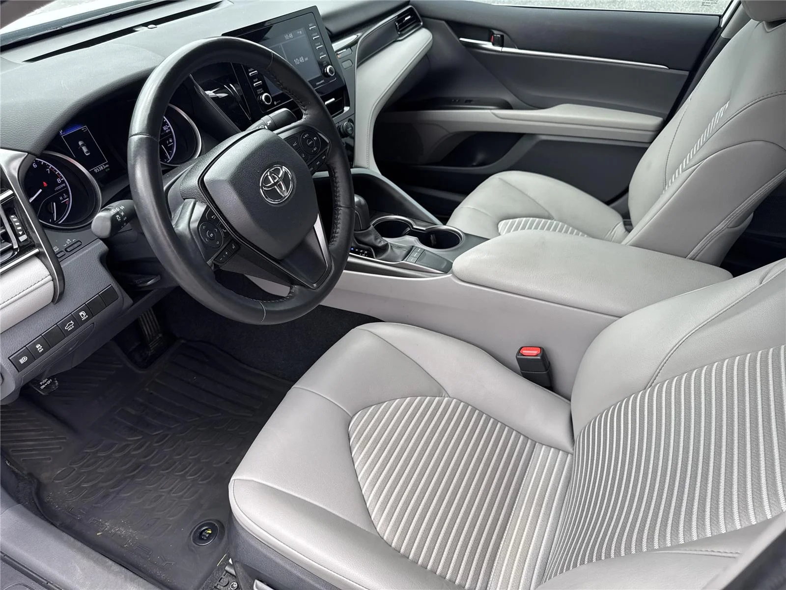 Used 2024 Ice Cap Toyota SE image 10
