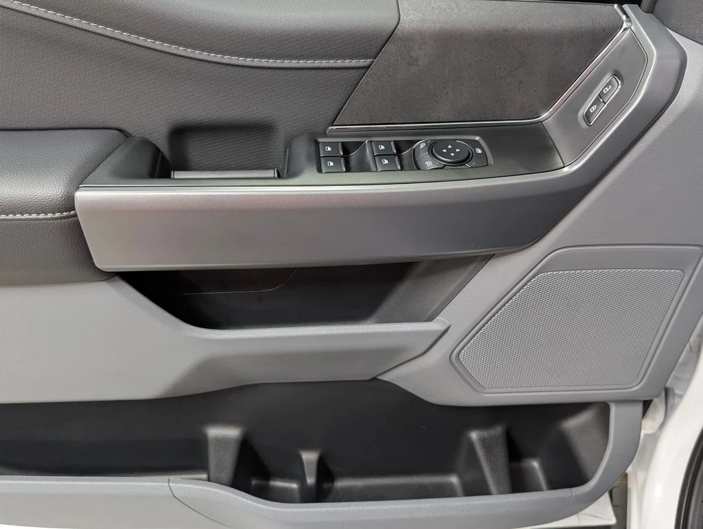 New 2026 Oxford White Ford XLT image 15