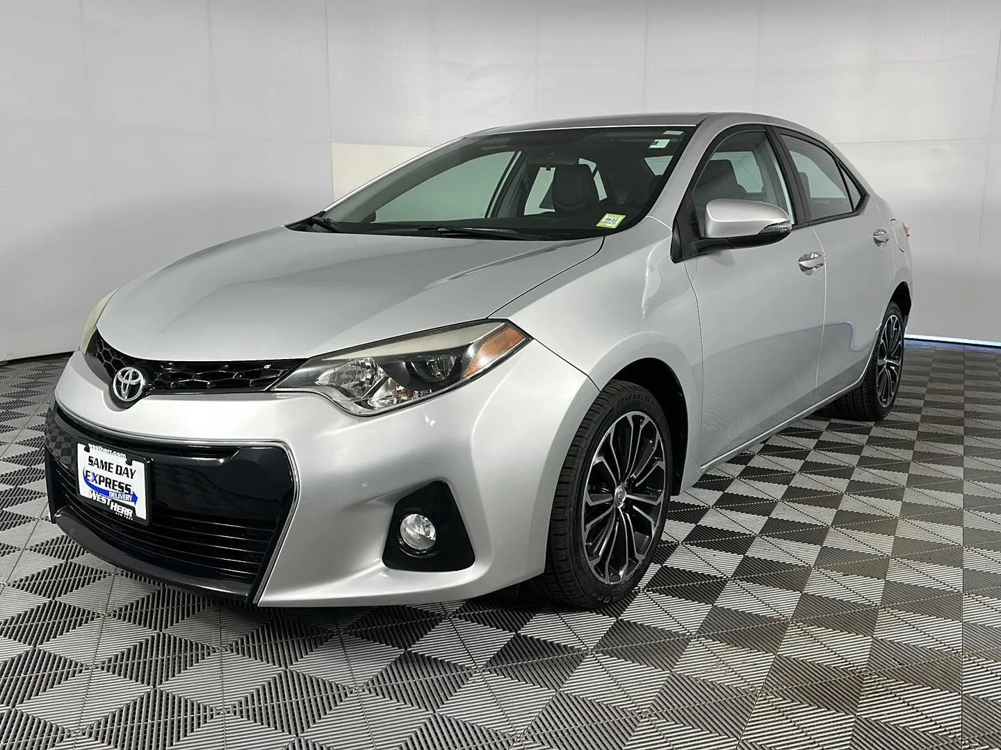 Used 2015 Classic Silver Metallic Toyota S Plus image 3