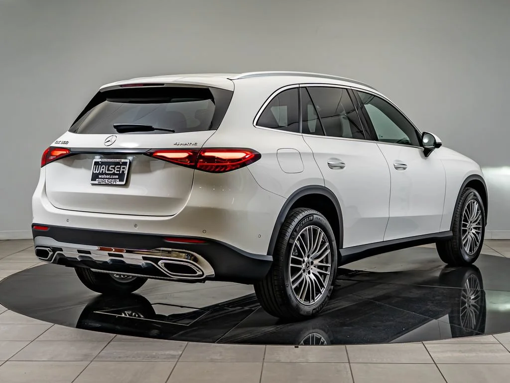 New 2027 Polar White Mercedes-Benz GLC 300 image 5