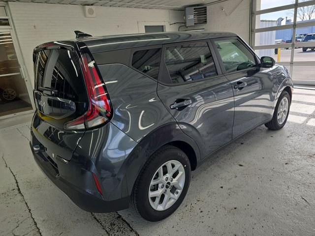 Used 2025  Kia LX image 6