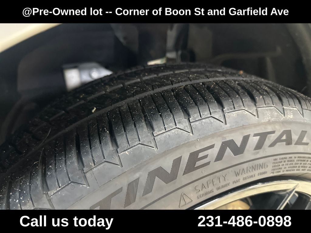 Used 2018 White Ford Titanium image 12