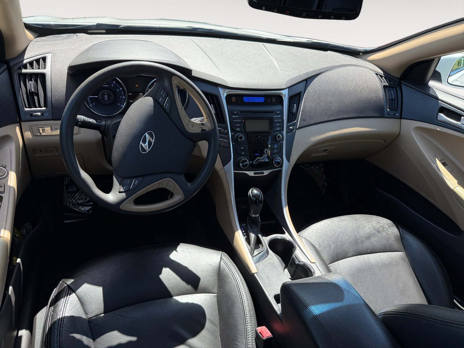 Used 2013 Shimmering White Mica Hyundai GLS image 15