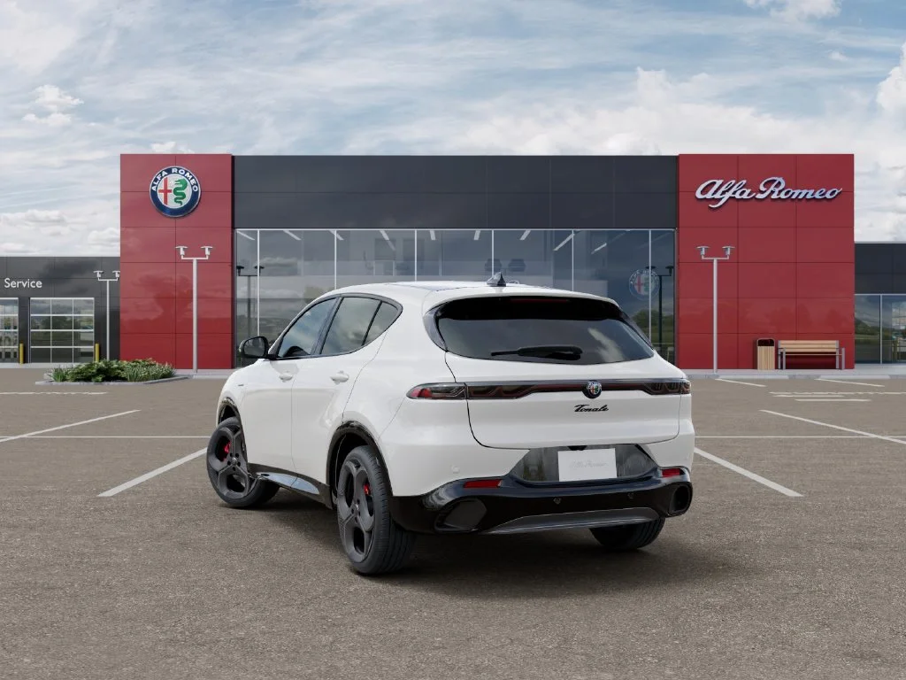 New 2026 Milano White Exterior Paint Alfa Romeo Base image 3