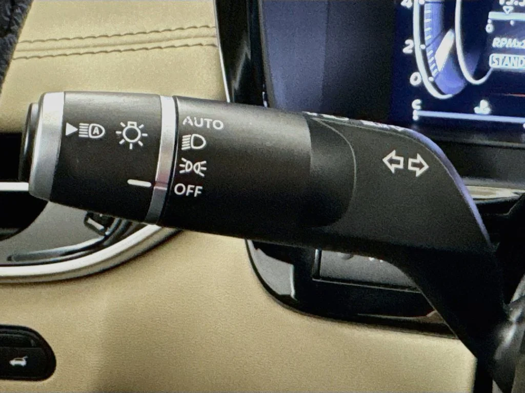 Certified Used 2024 White INFINITI LUXE image 15