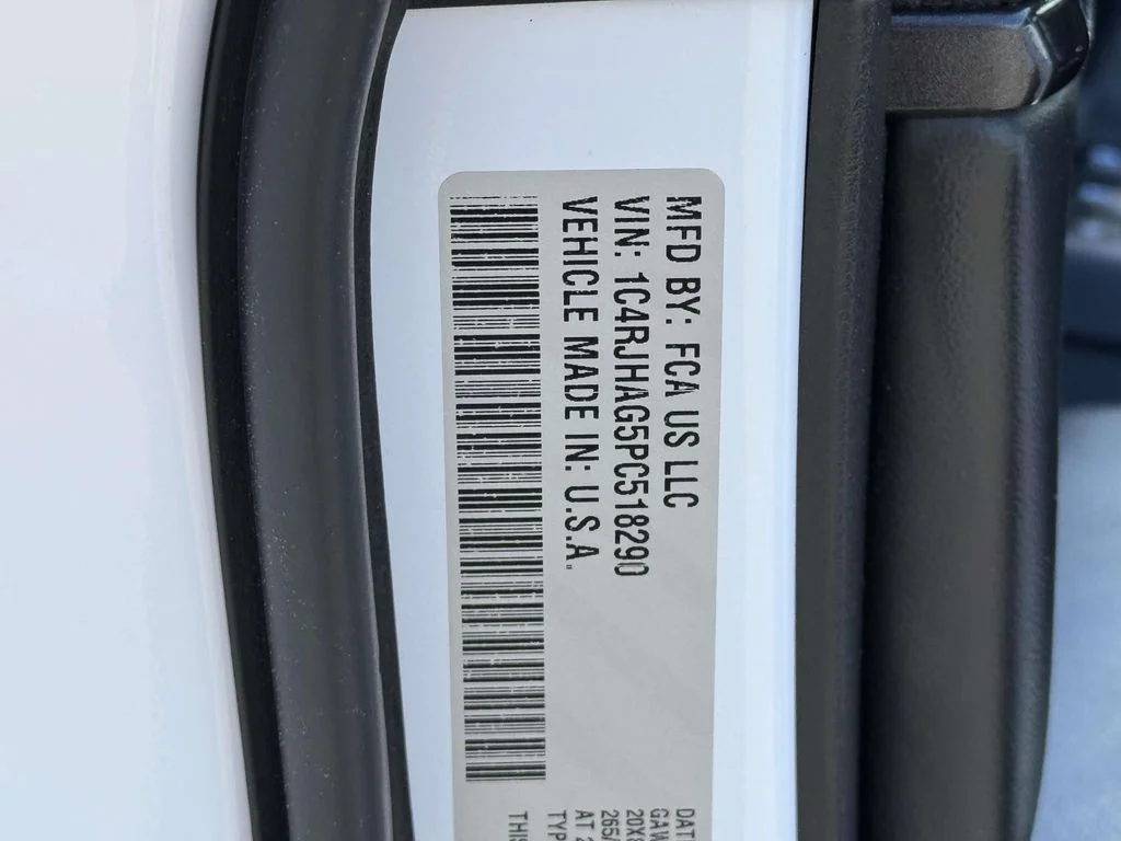 Used 2023 White/off-white Jeep Altitude X image 28