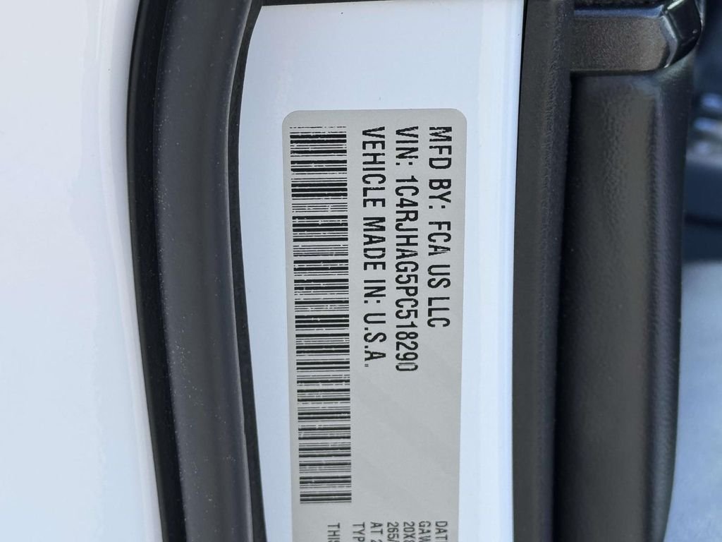 Used 2023 White/off-white Jeep Altitude X image 28
