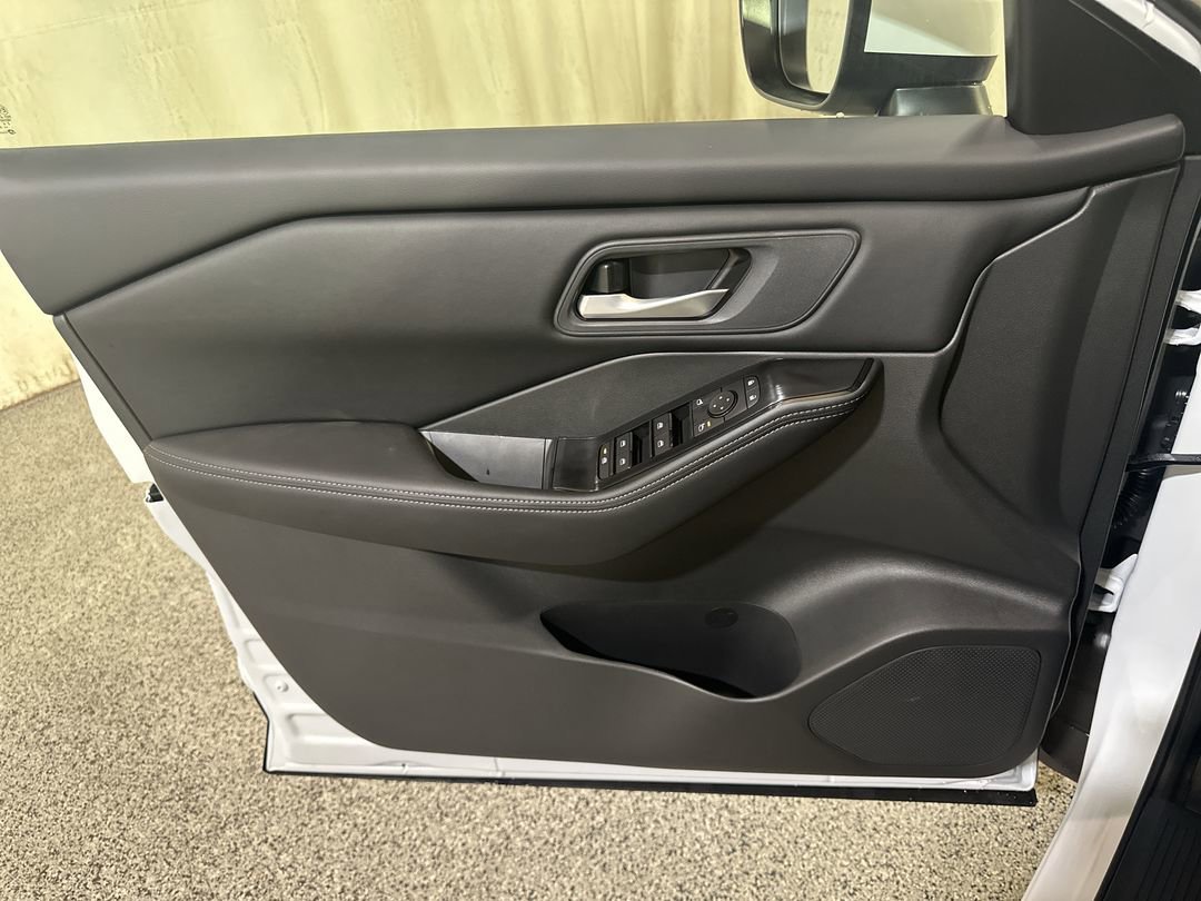 2026 Nissan Rogue SV - Photo 17