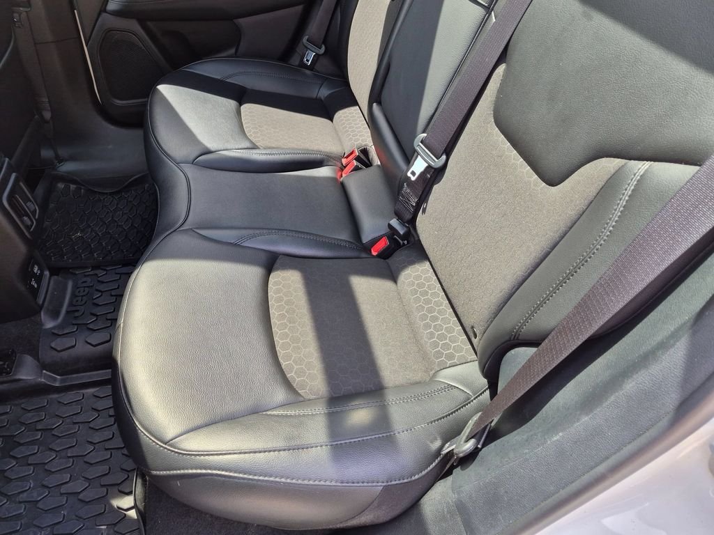 Used 2020 White Jeep Latitude image 24